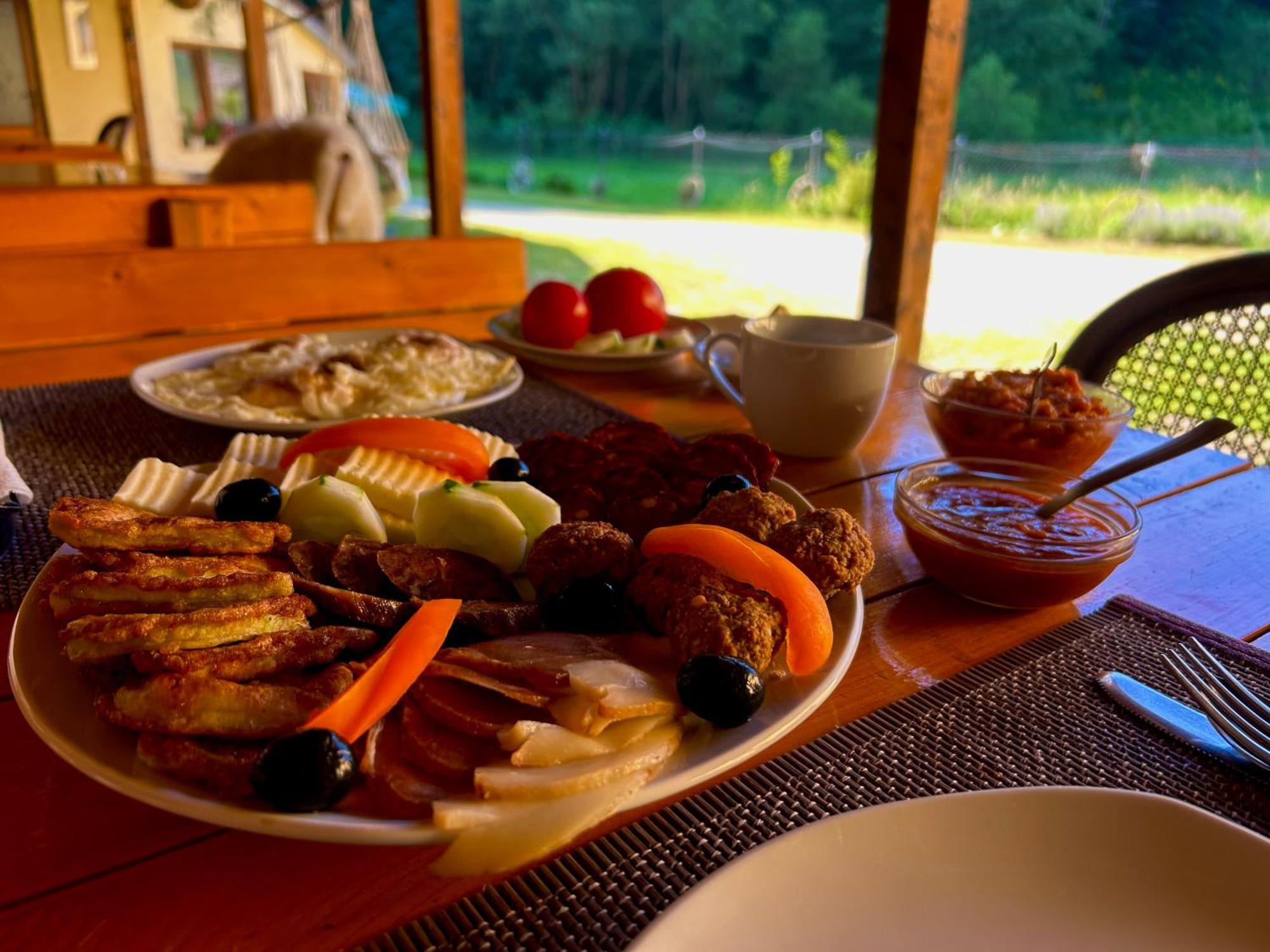 Green Mountain Resort Scrind-Frasinet Экстерьер фото